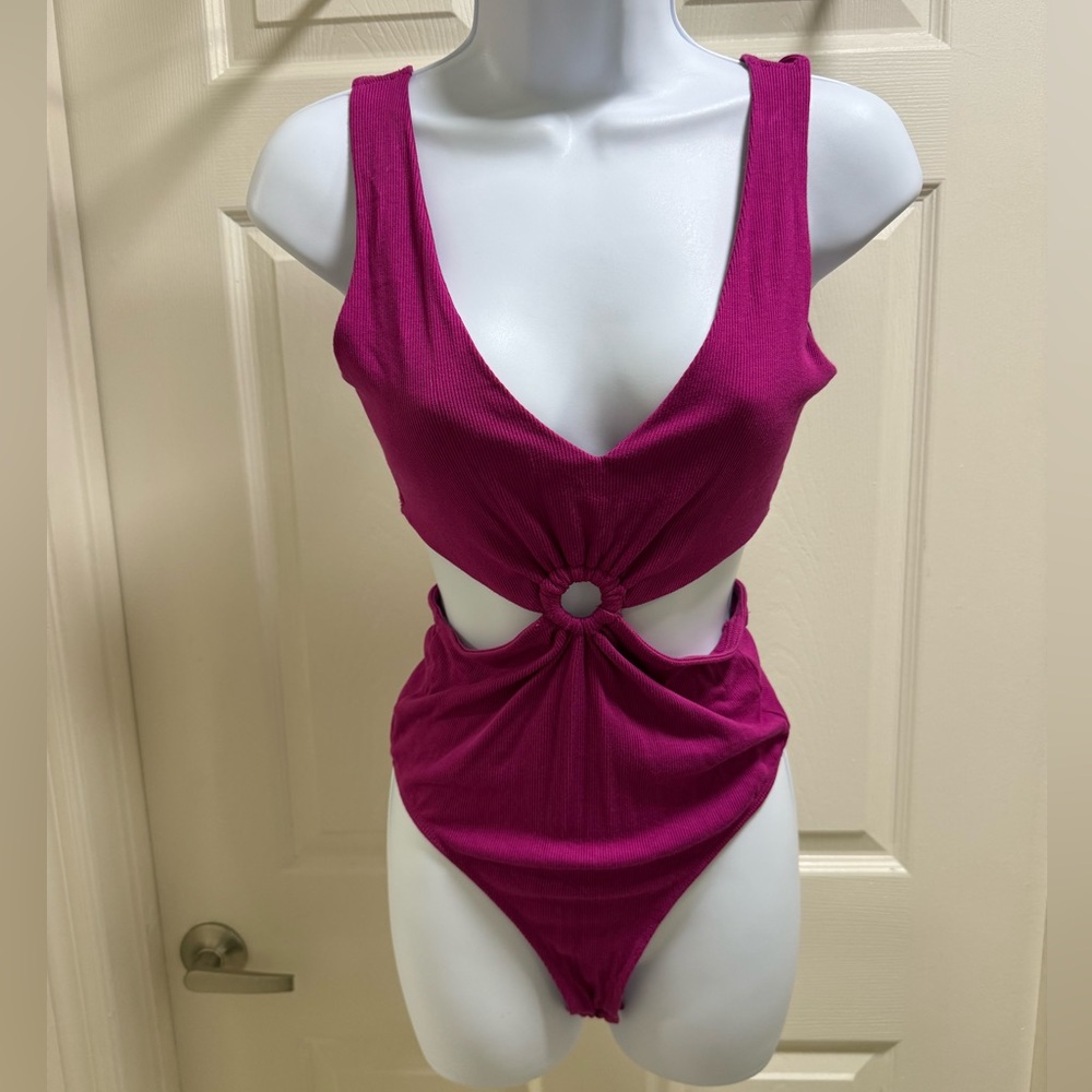Wild Fable Hot Pink Ribbed Cutout Ring Bodysuit Medium